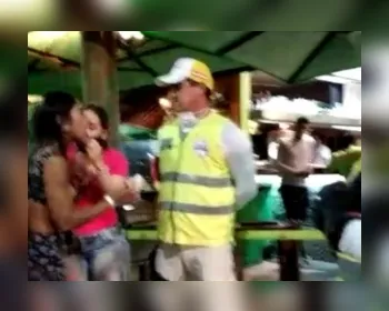 VÍDEO: Mulher é detida por desacato a policiais na Orla de Ponta Verde