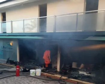 VÍDEOS: Incêndio atinge duas lojas de pousada no município de Maragogi 