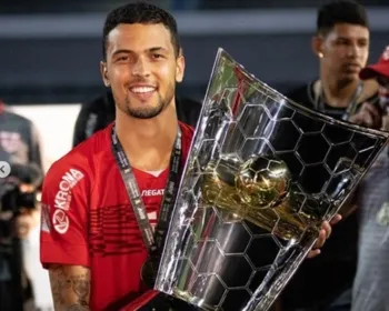 Volante do CRB, Thiaguinho celebra 1º título no clube: 'Felicidade gigante'