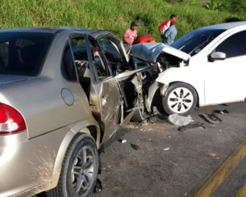 Sete pessoas ficam feridas após colisão entre carros em Joaquim Gomes