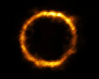 Astrônomos captam imagem de galáxia em forma de anel