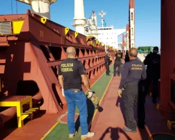 Vídeos: PF faz ação contra tráfico, contrabando e imigração no Porto de Maceió