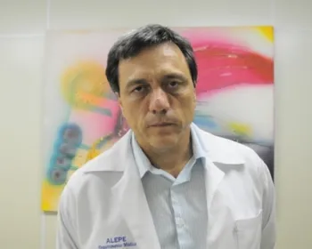 Médico que conduziu aborto legal no Recife já foi excomungado duas vezes