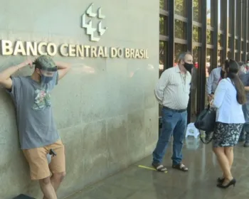 Colecionadores formam fila para garantir nova cédula de R$ 200 no Banco Central