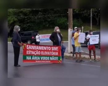 Moradores de Guaxuma protestam contra construção de estação de esgoto