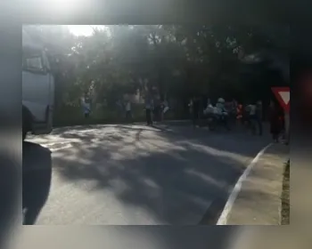 VÍDEO: Moradores protestam contra falta d'água em Rio Largo