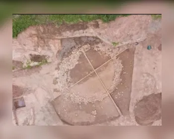 Cientistas encontram tumbas misteriosas de 4 mil anos na França