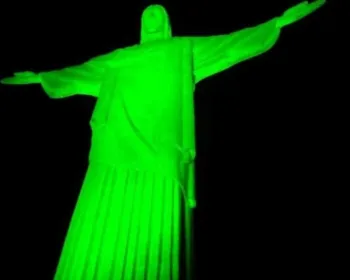 Cristo Redentor recebe iluminação verde por pessoas com deficiência