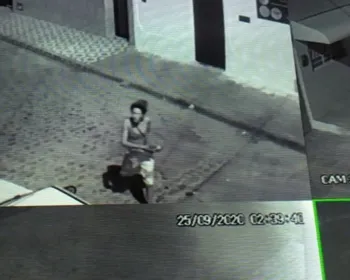Câmeras flagram mulheres pulando muros para furtar casas no Benedito Bentes