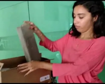 Estudante recebe pedaço de madeira no lugar de notebook comprado na internet
