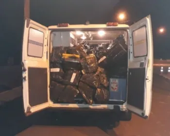 Traficantes com jalecos escondem 1,5 tonelada de maconha em ambulância