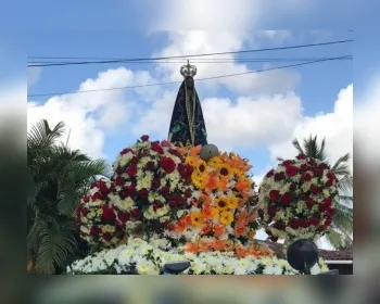 Fiéis celebram o Dia de Nossa Senhora Aparecida com carreata em Maceió