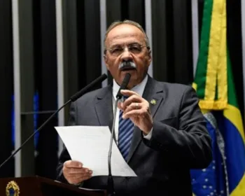 Bolsonaro comunica Senado sobre a saída de Chico Rodrigues da vice-liderança