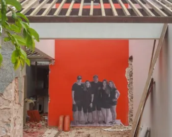 Projeto leva retratos de famílias para as casas destruídas no Pinheiro