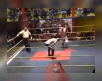 Lutador morre após cair desacordado em ringue de luta livre
