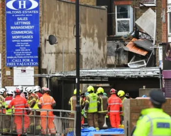 Duas pessoas morrem em explosão de gás em Londres
