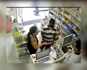 Polícia Civil procura homem flagrado assaltando farmácia na Gruta de Lourdes