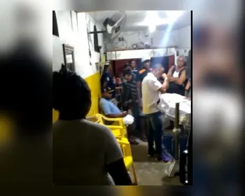 VÍDEOS: Velório de comerciante em bar de Maceió teve cerveja e música