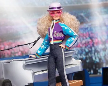 Elton John ganha edição limitada de Barbie em comemoração aos 45 anos de show