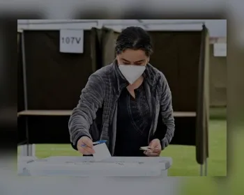 Chilenos vão às urnas para decidir sobre mudança na Constituição