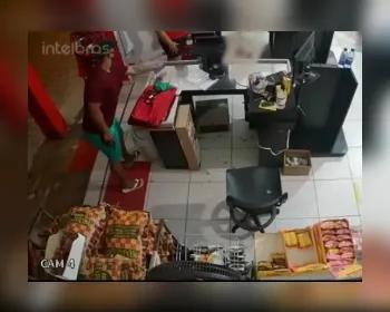 VÍDEOS: imagens de assalto em mercado são divulgadas para identificar acusados