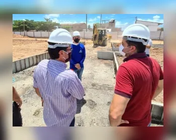 Prefeito Rui Palmeira visita obras na Orla Lagunar
