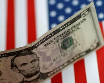 Dólar aproxima-se de R$ 5,48 com impasse sobre pacote americano