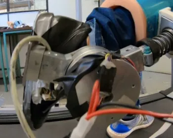 Exoesqueleto robótico criado na USP auxilia na recuperação de vítimas de AVC