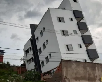 Prédio desaba e deixa 15 famílias vizinhas desalojadas em BH