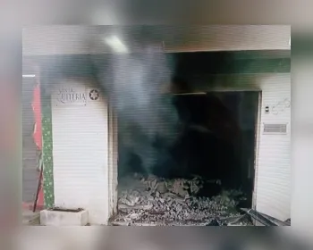 Incêndio consome imóvel desocupado no bairro do Pinheiro