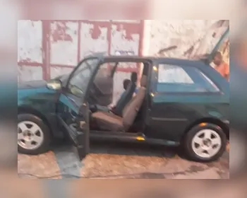 VÍDEO: Dupla rouba carro e câmeras de segurança flagram ação no Feitosa