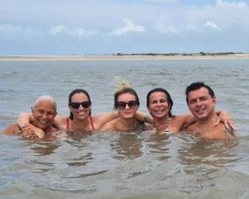 Fafá de Belém e Gretchen curtem juntas praia no Pará: 'Só amor'