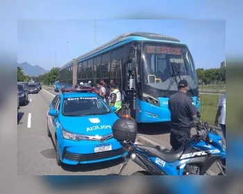 Passageiro se revolta com demora, assume direção de ônibus do BRT e é preso