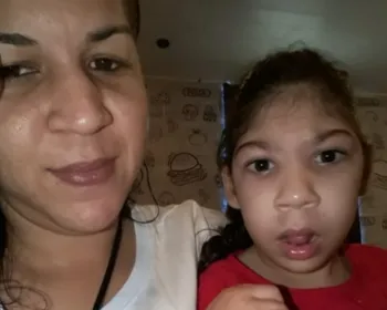 Mãe faz 'vaquinha' a fim de obter cadeira de rodas para filha com microcefalia