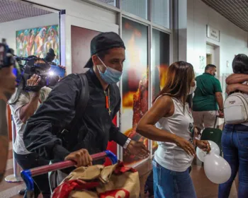 Após muita apreensão, alagoano Pedrinho desembarca em Maceió