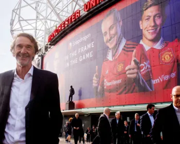 Bilionário Inglês encaminha compra de 25% do Manchester United