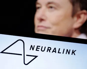 Empresa de Musk faz 1º implante de chip cerebral em humano