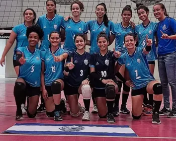 Time feminino de voleibol do CSA conquista a taça da Copa Toroca