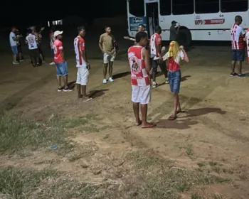 Polícia prende torcedores por ataque a ônibus do Penedense após jogo