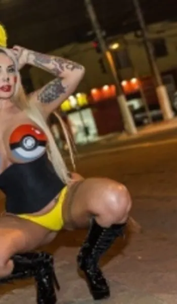 
				
					'Pokémon Go'! Sabrina Boing Boing se veste de Pikachu para ser capturada
				
				
