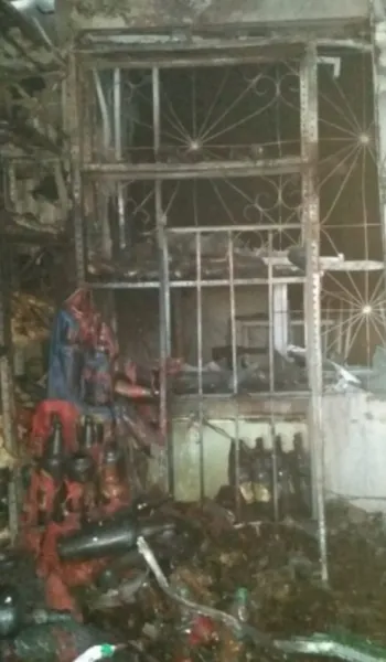 
				
					Incêndio destrói depósito de bebidas e atinge casa onde dormia família
				
				