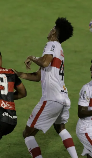 
				
					Jogando com time misto, CRB empata por 1 a 1 com o Vitória e alcança a liderança na Copa do Nordeste
				
				