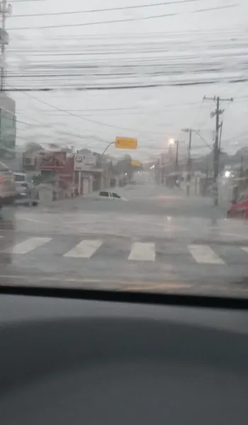
				
					Fortes chuvas deixam vários pontos alagados em Maceió nesta quinta-feira; veja vídeos!
				
				