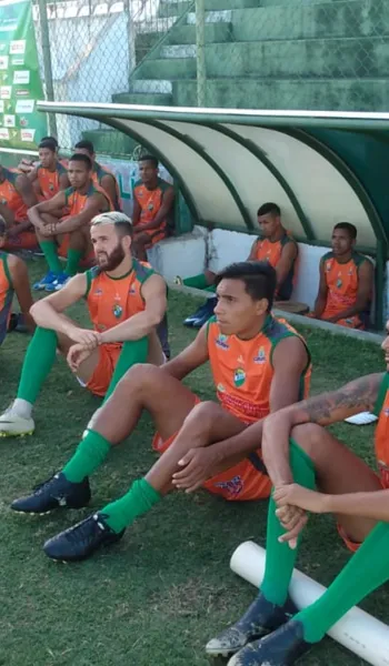
				
					Na véspera da estreia no Alagoano, técnico e nove jogadores deixam o Coruripe
				
				