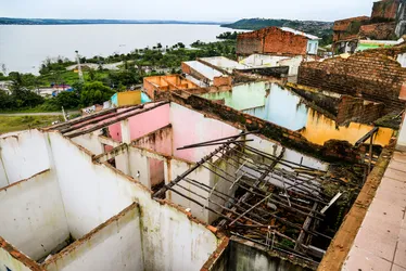 
			
				Moradores dos bairros atingidos por afundamento do solo em Maceió relatam sensação de injustiça e abandono
			
			