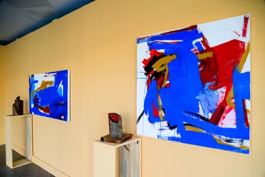 
			
				Com nova exposição em Maceió, Eva Cavalcante provoca sobre o poder transformador da arte
			
			