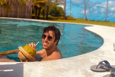 
			
				Caio Coppolla posta fotos das férias na Praia do Patacho, em Porto de Pedras
			
			
