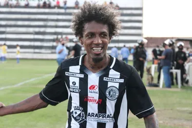 
			
				'GoleaAsa': Gigante atropela o Jaciobá em Arapiraca em estreia no Alagoano: 5 a 0
			
			