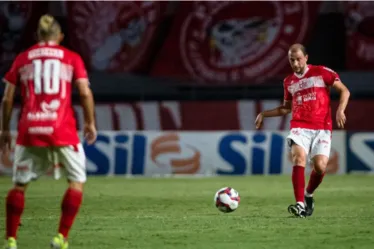 
				Saiba porque Renan Bressan foi importante para o CRB em 2021; meia não renovou contrato
			
			