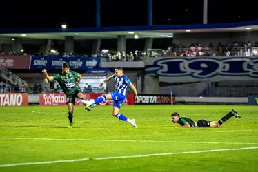 
			
				De virada, CSA vence o Manaus e volta ao G8 da Série C: 2 a 1
			
			